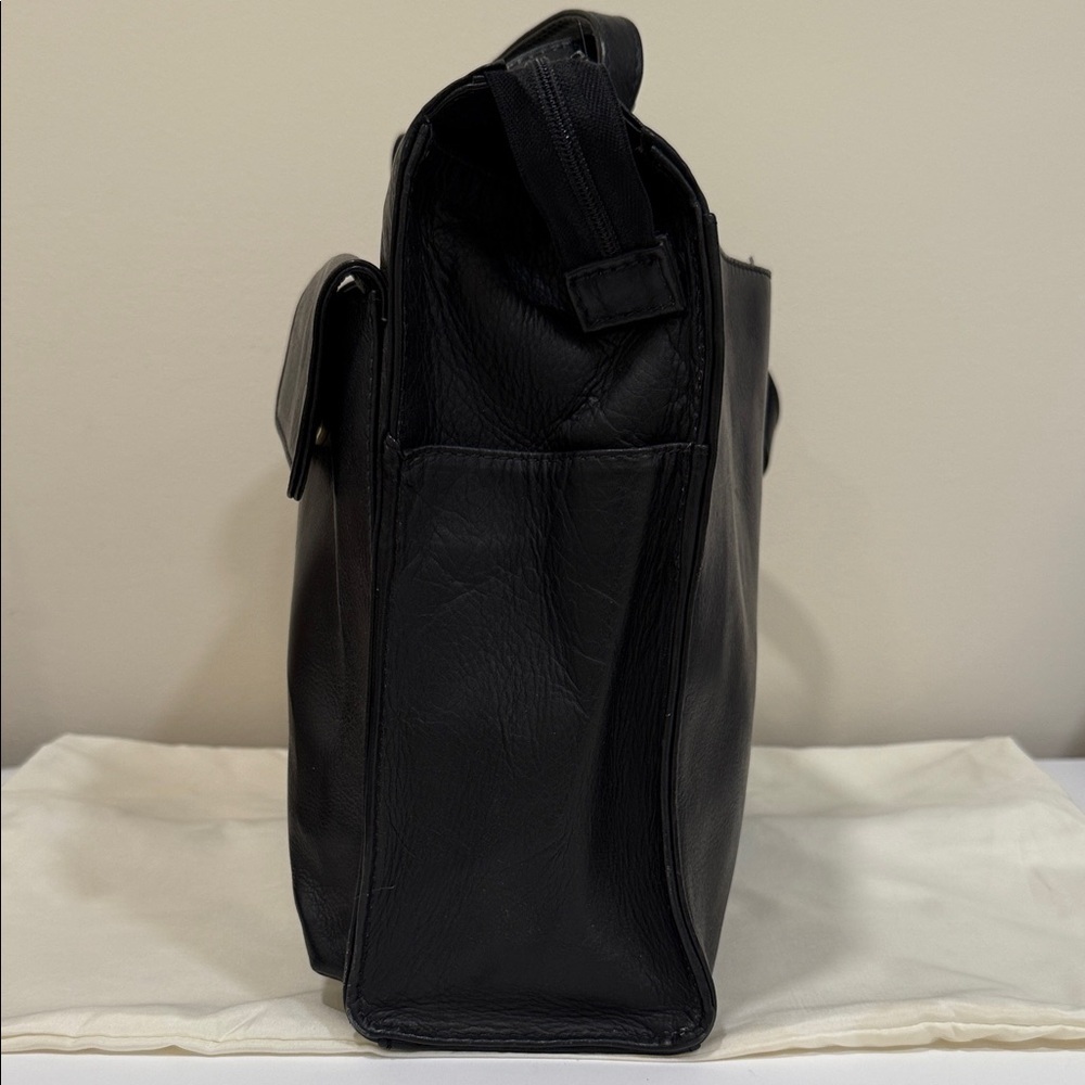 *HOBO Classic Black Messenger Bag Handbag - Picture 4 of 8